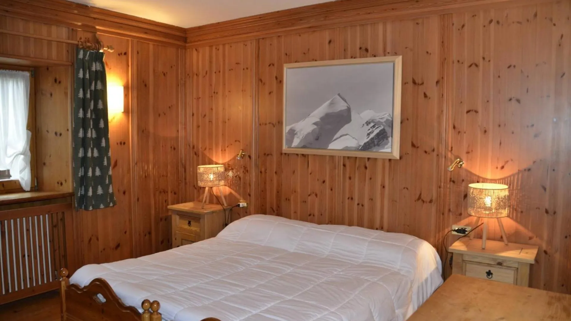 Apartment With Three Bedrooms And Garden In Chiave Italia